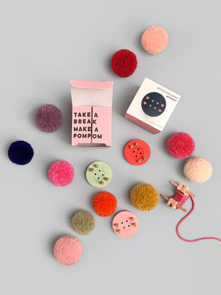 Pom-Maker-extra-small-button-pom-maker-2